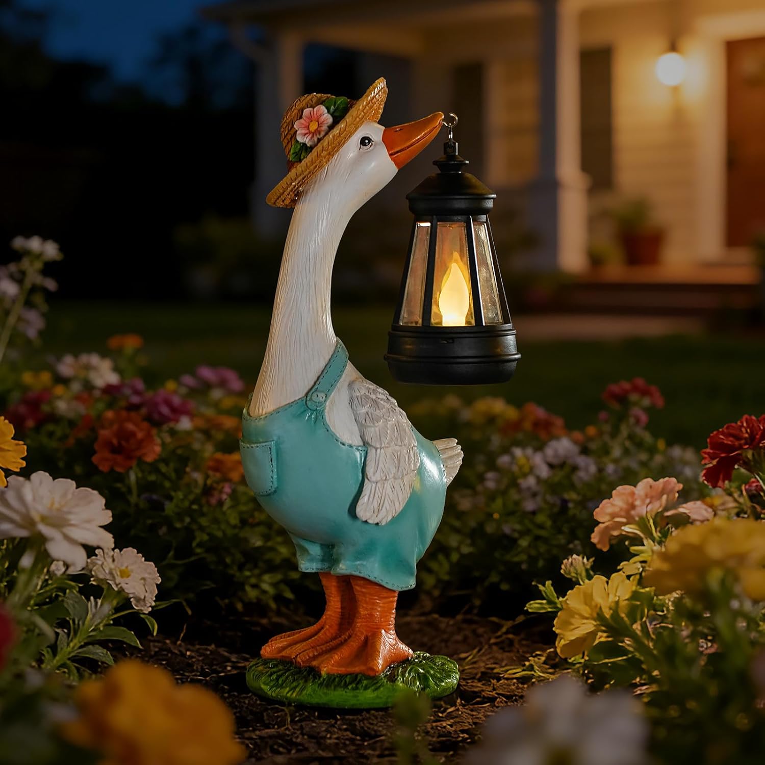 Solar Garden Outdoor Statues Goose, Goose Outdoor Lawn and Garden Statue, Lawn Decor Statue for Patio, Balcony, Yard Ornament - Gifts for Mom Grandma Women